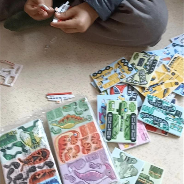 Child using 25/30PCS 3D DIY Paper Jigsaw Puzzles