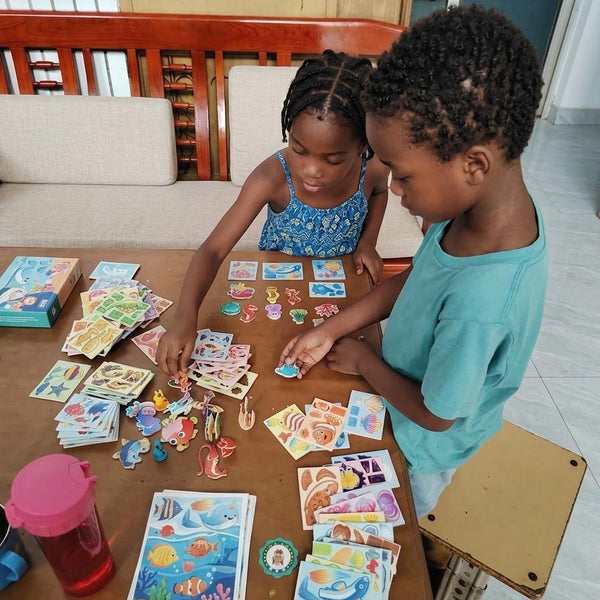 Child using 25/30PCS 3D DIY Paper Jigsaw Puzzles