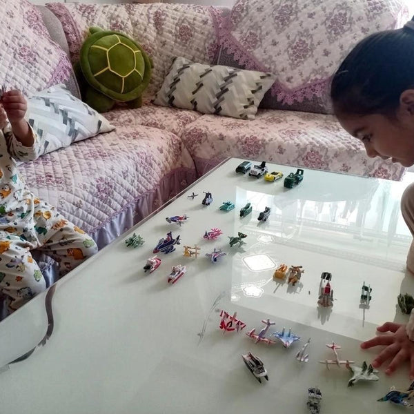 Child using 25/30PCS 3D DIY Paper Jigsaw Puzzles