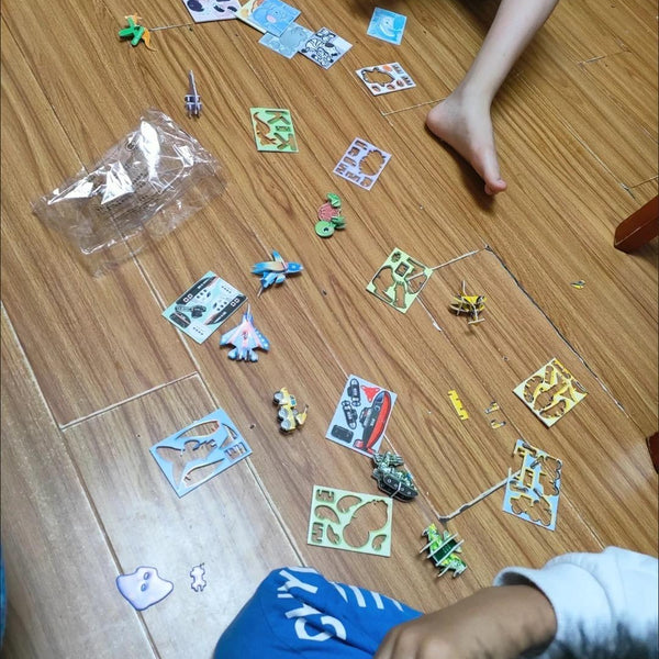Child using 25/30PCS 3D DIY Paper Jigsaw Puzzles